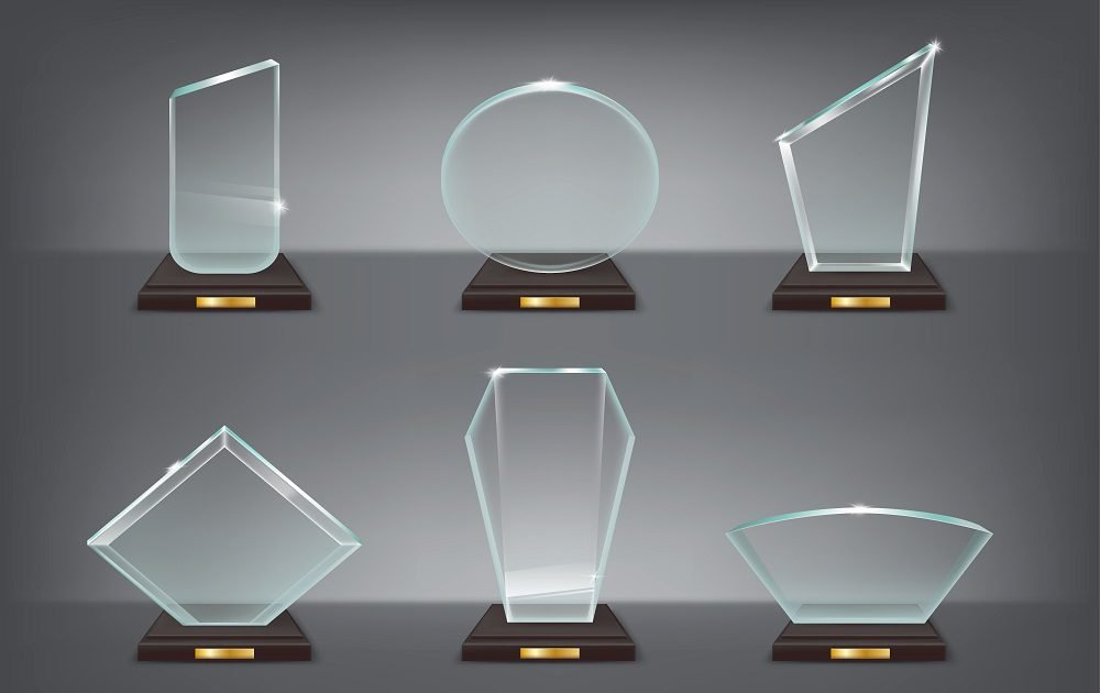 How to Choose the Perfect Crystal Awards for Corporate Recognition in 202